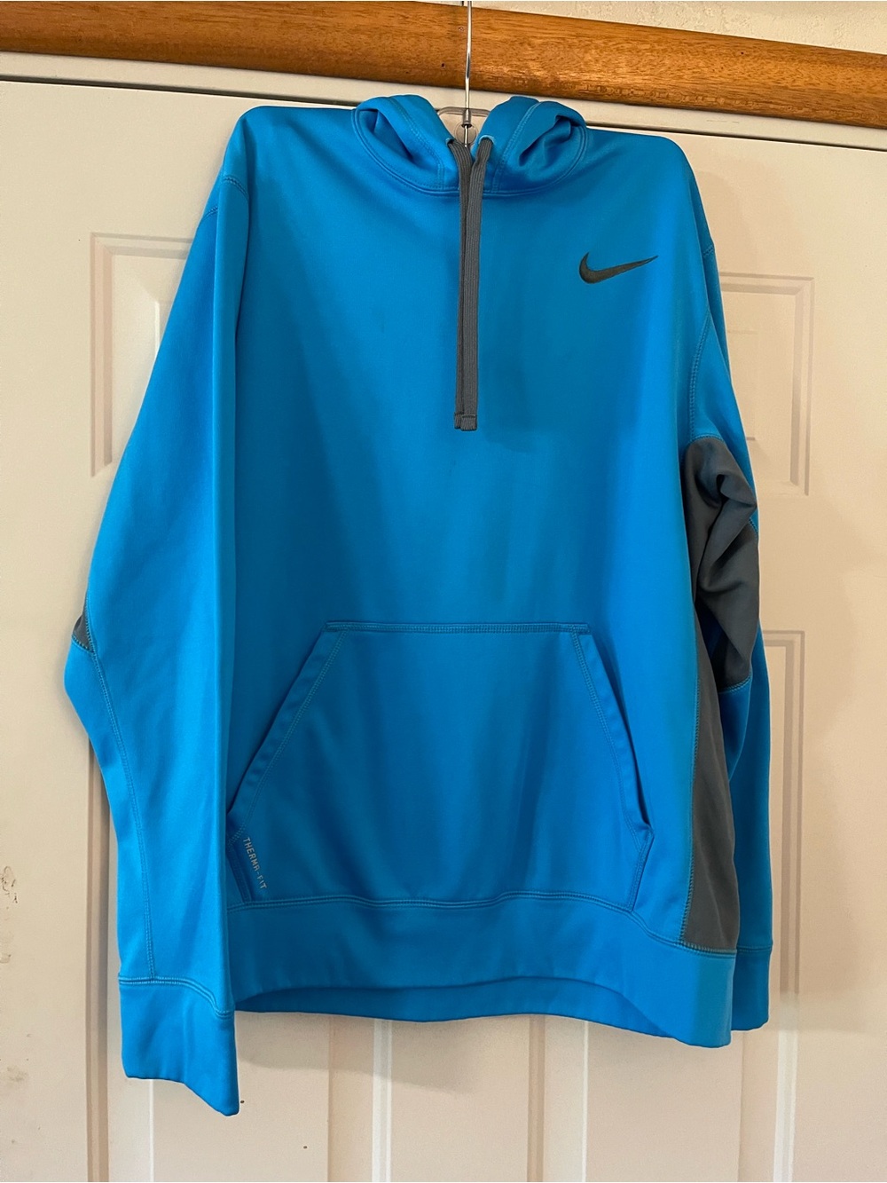 Nike Men Sweatshirt Size M Aqua Blue With Navy Inserts Polyester Front Pocket
